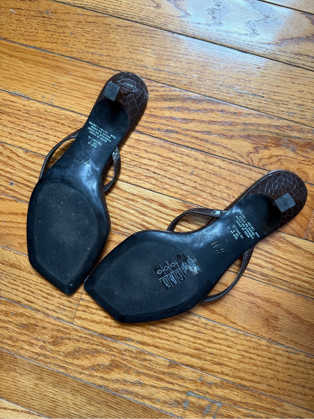 H&M Dark Brown Croc-Embossed Square-Toe Thong Mules - Picture 3 of 3
